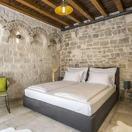 Alojamento de Acomodação e Pequeno-almoço Bella Notte Di Split