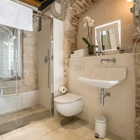 Alojamento de Acomodação e Pequeno-almoço Bella Notte Di 4*